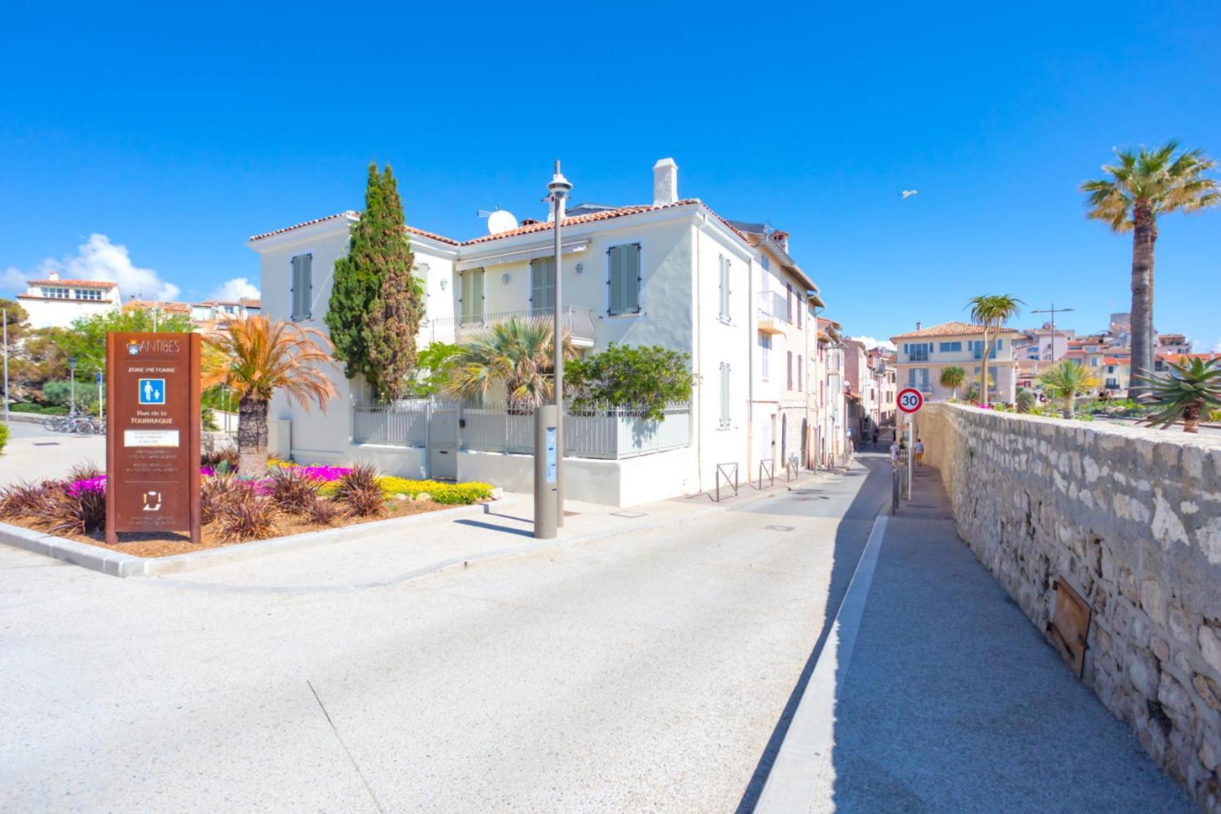 Appartement A8 - 2 Bdr Duplex Remparts Heart Of Old Antibes Extérieur photo